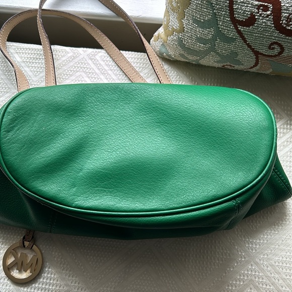 🌸END OF SUMMER SALE 🌸Michael Kors Emerald Green Bucket Bag - Picture 11 of 11